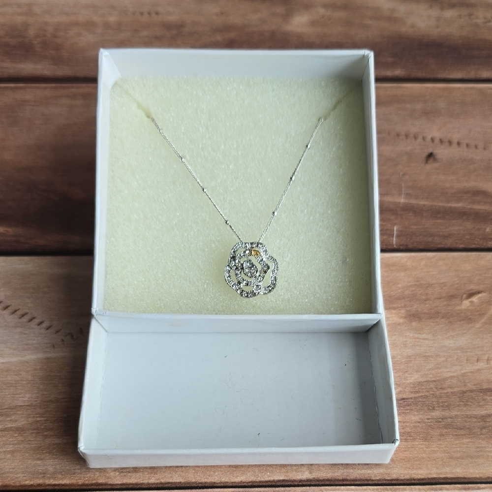 Elegant Silver Pendant Necklace